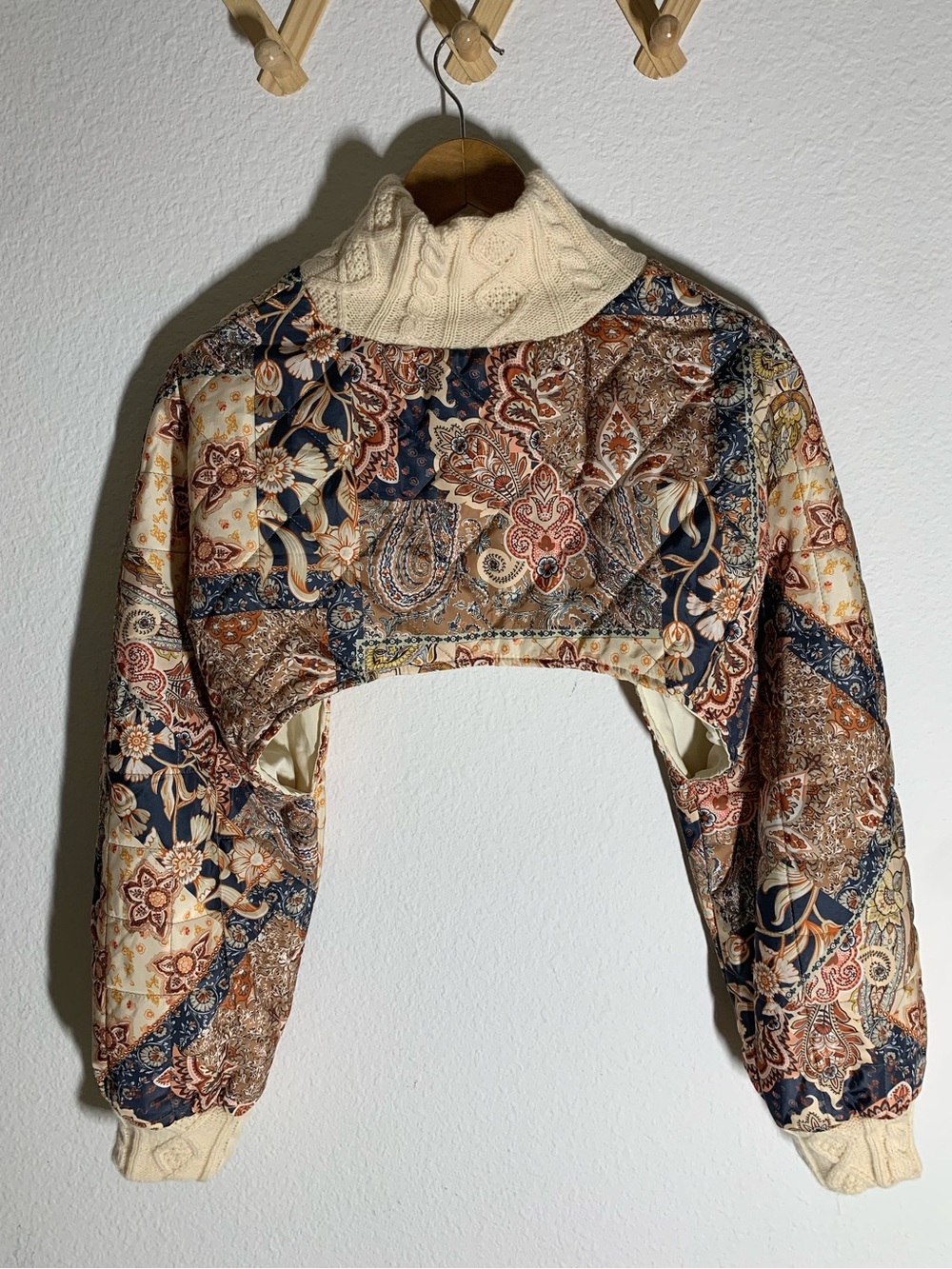 House of Harlow 1960 Boho Floral Quilted Bolero Shrug with Cream Knit Collar OS - Picture 2 of 6